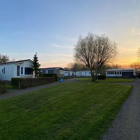 Chalet With 2 Bedrooms For 4 People For Rent In Hoorn Netherlands הורן