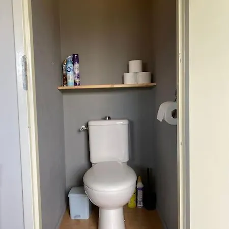 Chalet With 2 Bedrooms For 4 People For Rent In Hoorn Netherlands בקתה