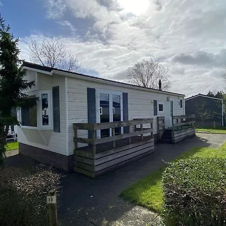 Chalet Chalet With 2 Bedrooms For 4 People For Rent In Hoorn Netherlands *