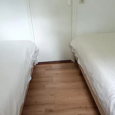 Chalet With 2 Bedrooms For 4 People For Rent In Hoorn Netherlands בקתה *