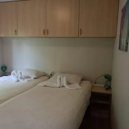 Chalet With 2 Bedrooms For 4 People For Rent In Hoorn Netherlands בקתה