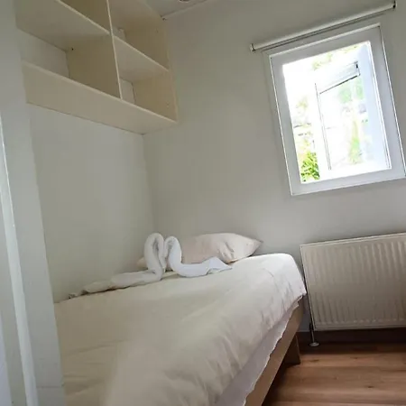 בקתה Chalet With 2 Bedrooms For 4 People For Rent In Hoorn Netherlands